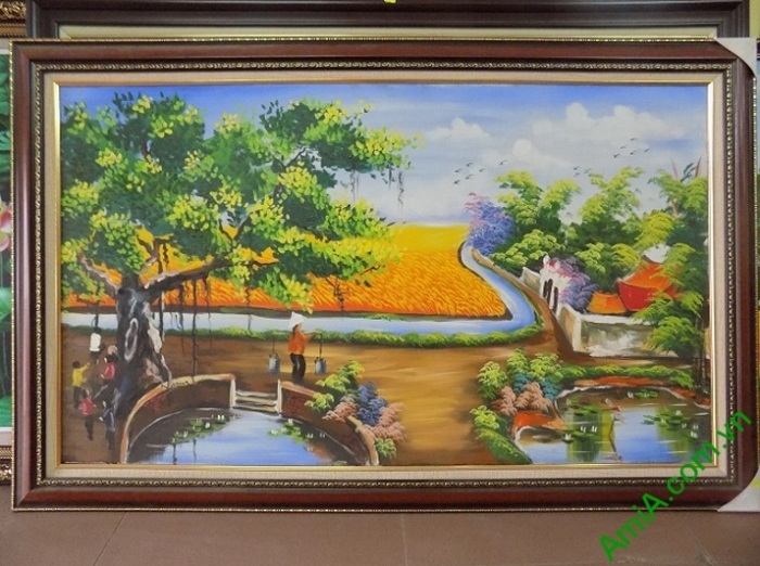 Hãy thưởng thức bức tranh phong cảnh sơn dầu làng quê Việt Nam xưa, nơi bạn sẽ tìm thấy sự tĩnh lặng và đẹp đẽ của một thế giới chưa bị xây phá. Tranh này sử dụng kỹ thuật sơn dầu để thể hiện chi tiết rõ nét, tạo nên một khung cảnh sống động và thu hút sự chú ý của mọi người.