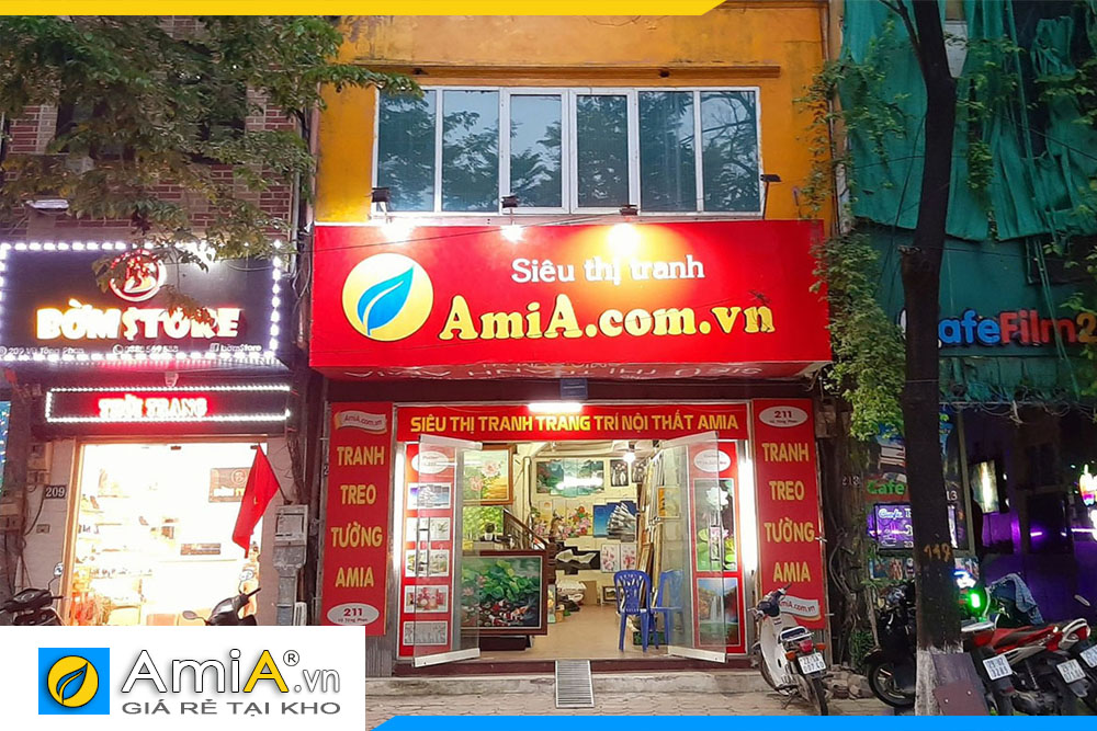 hình ảnh cửa hàng bày bán tranh treo tường tại AmiA Hà Nội