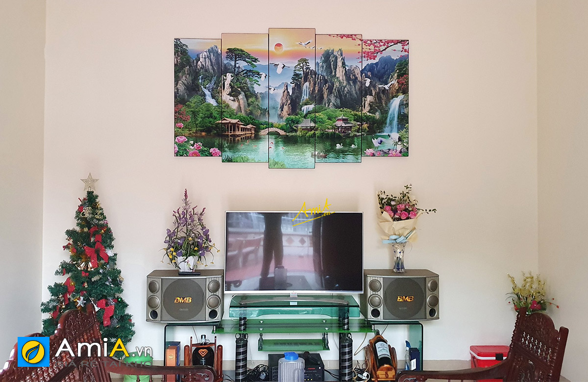 Hình ảnh Bộ tranh sơn thủy hữu tình treo tường phía trên tivi phòng khách