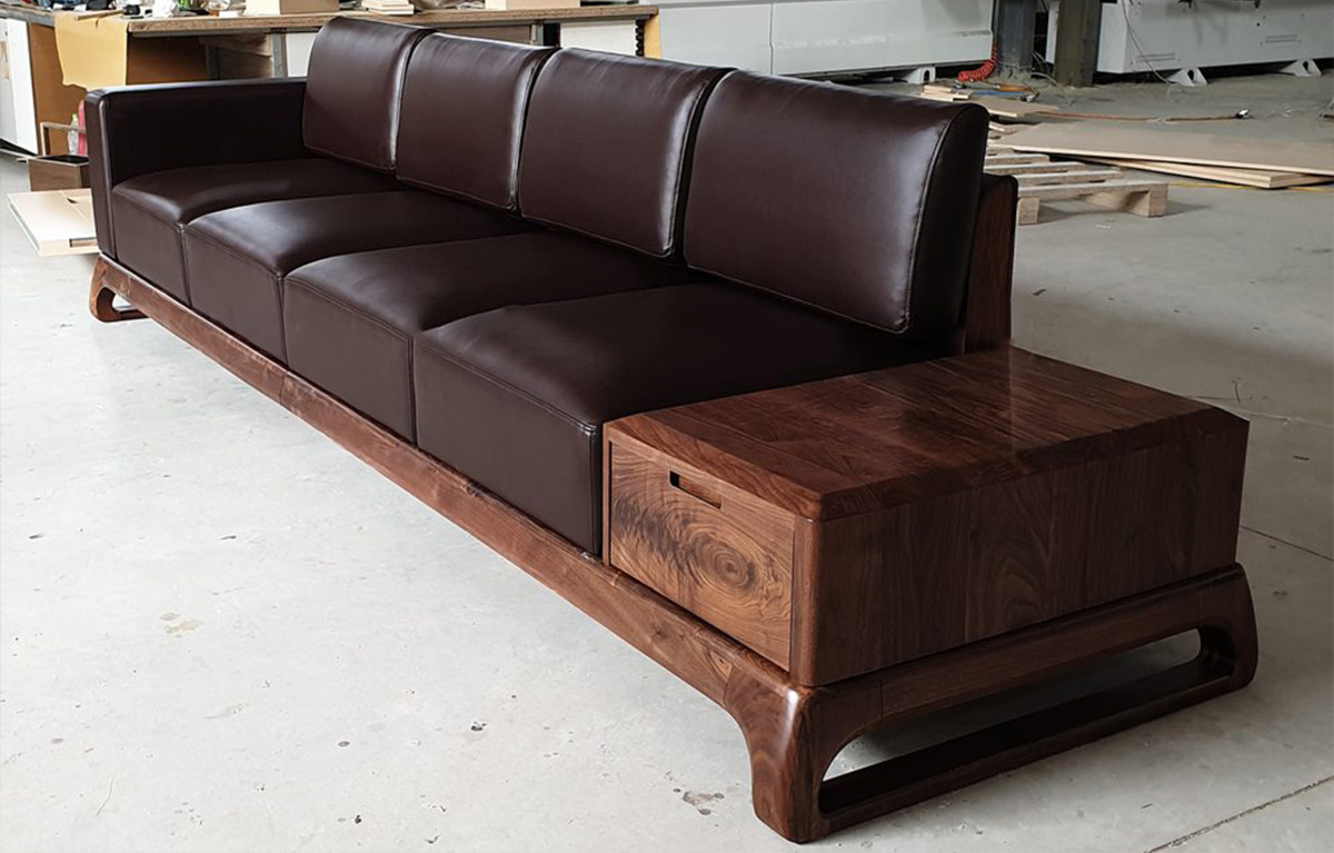 sofa gỗ bọc da sang trọng