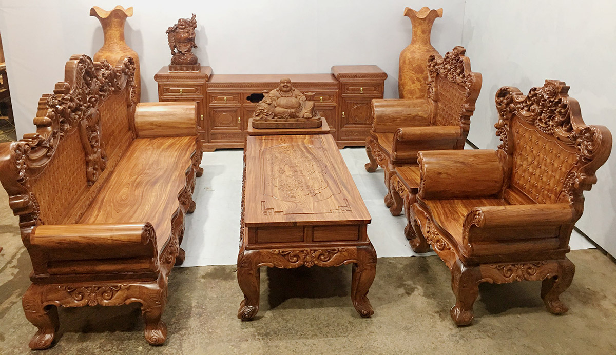 Mẫu bộ bàn ghế sofa gỗ truyền thống kích thước lớn với giá thành cao hơn