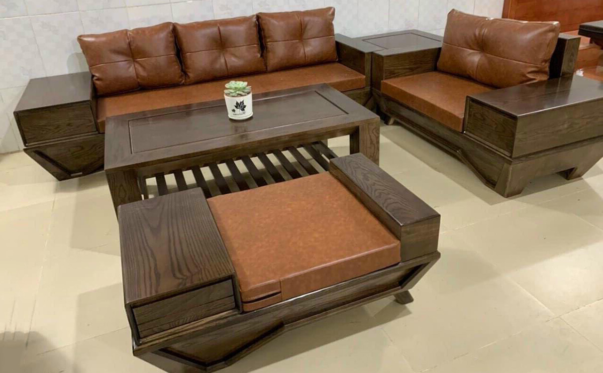 Sofa gỗ màu nâu óc chó tạo cảm giác ấm cúng kết hợp giữa ghế văng và 2 ghế đôn lớn