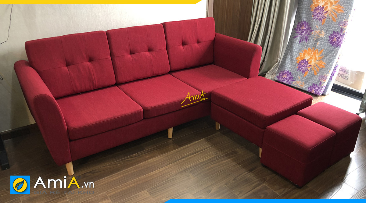 Bộ ghế sofa góc màu đỏ nổi bật của khách ở Five Star Kim Giang, Kim Giang, Thanh Xuân, Hà Nội