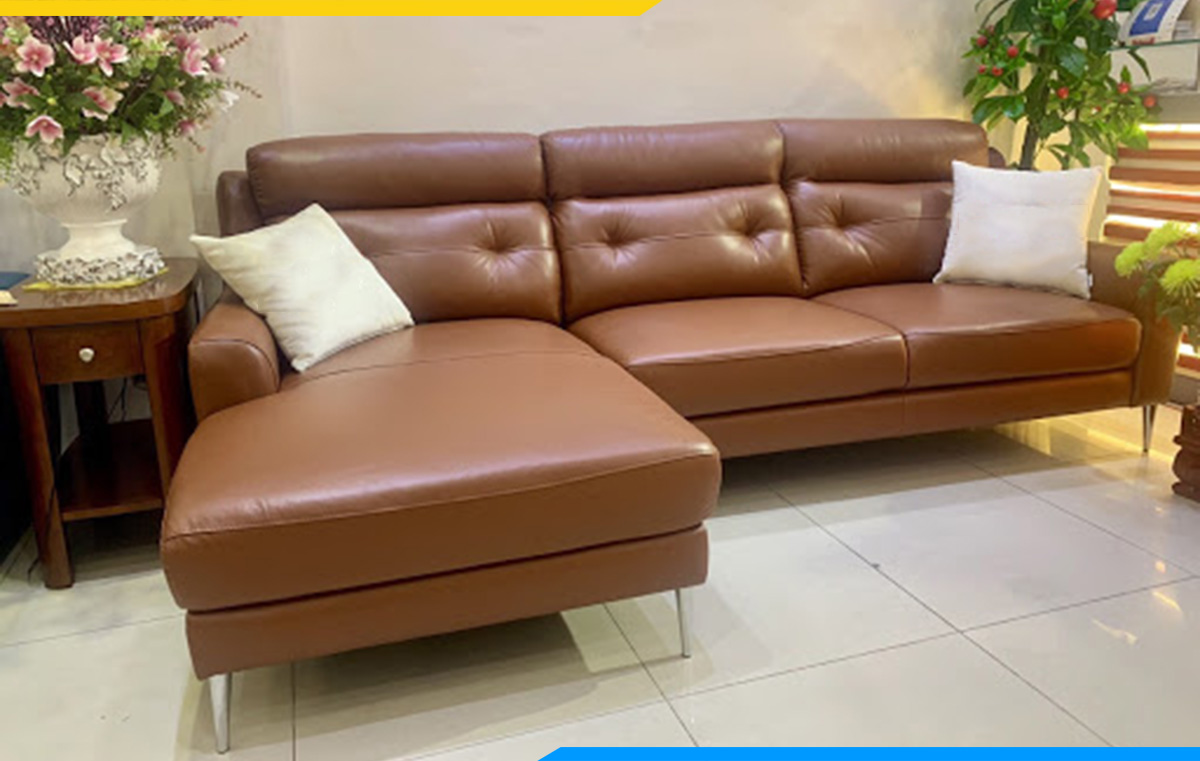 Mẫu ghế sofa góc da thật - hiện đại- đơn giản nhưng vẫn sang trọng. Màu nâu ấm áp vầ chân ghế thanh mảnh hiện đại. Kích thước nhỏ gọn phù hợp kê tại nhà chung cư, nhà phố, nhà ống