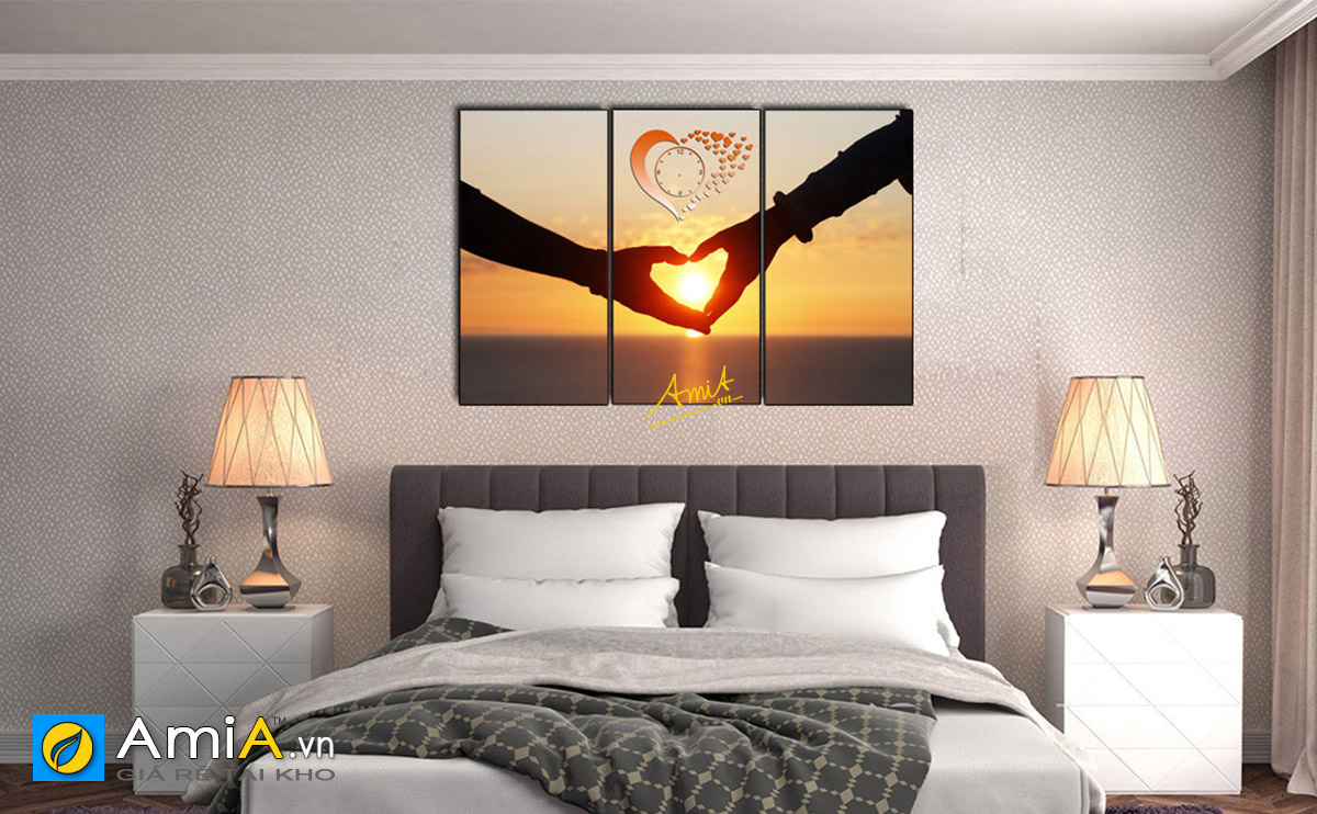 Hình ảnh Tranh đôi bàn tay hình trái tim treo tường phòng ngủ đẹp