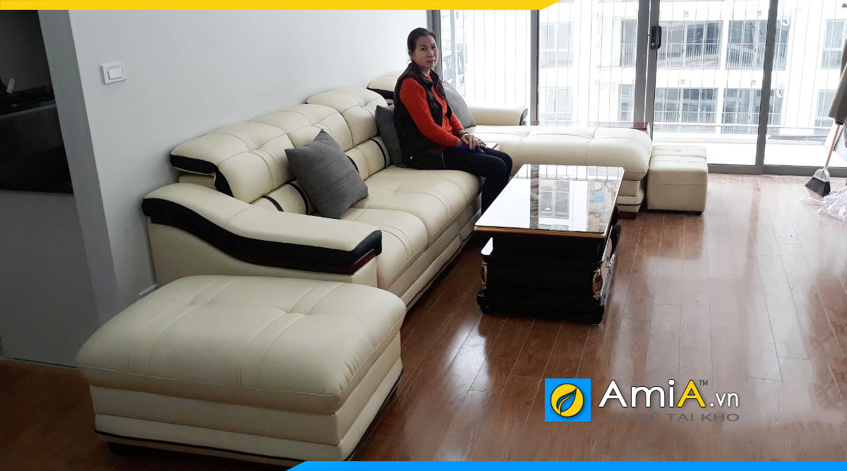 Sofa góc kê phòng khách chung cư cho nhà có người lớn tuổi. Chiều cao ghế phù hợp giúp tư thế ngồi thoải mái hơn