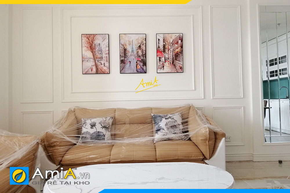 Hình ảnh Tranh phòng khách hợp sofa màu nâu tone màu đồng nhất AmiA 1595