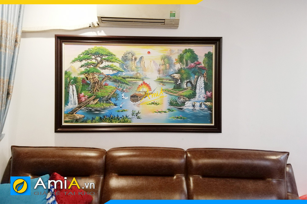 Hình ảnh Tranh sơn thủy trang trí ghế sofa màu nâu đẹp AmiA TSD 385