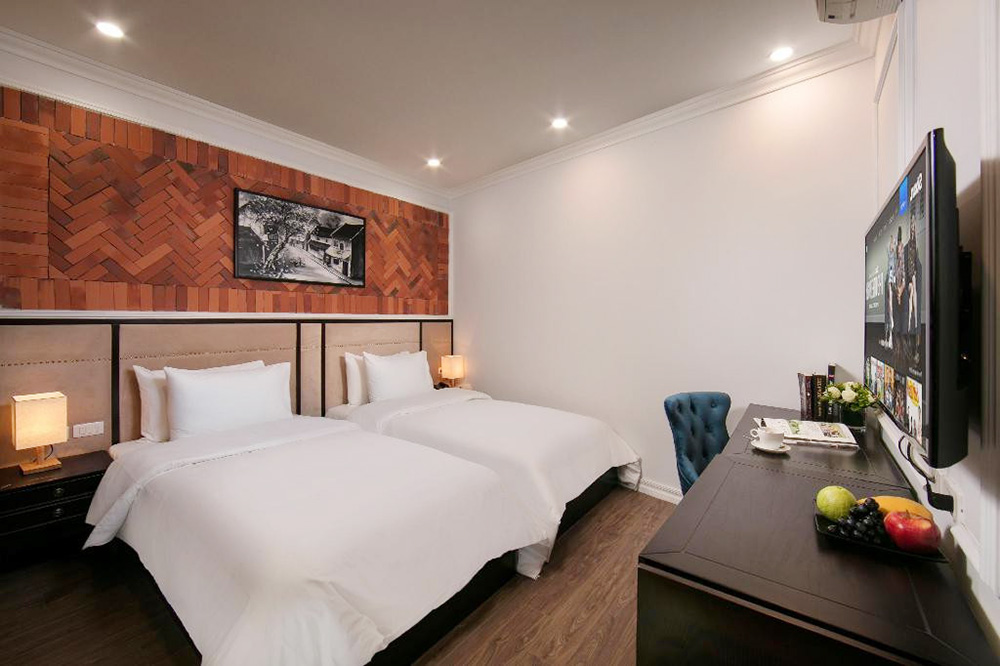 Hình ảnh Tranh đen trắng treo tường phòng ngủ khách sạn 4 sao