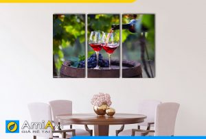 Hình ảnh Tranh treo bàn ăn đẹp ly rượu vang đỏ và chùm nho tím AmiA RV09