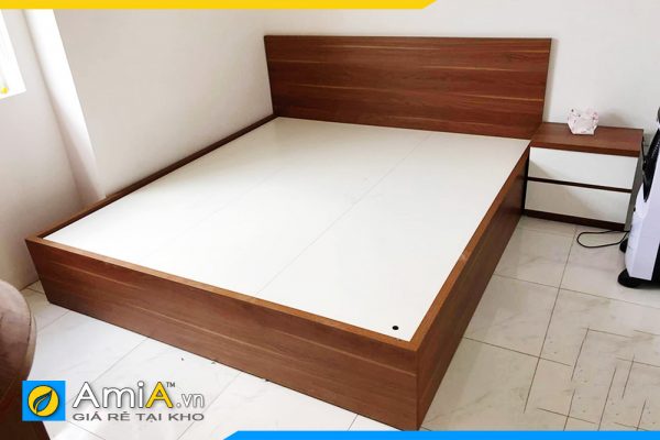 Hình ảnh Mẫu giường gỗ công nghiệp vân gỗ sẫm màu đẹp AmiA GN116