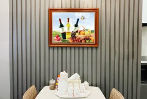 Hình ảnh Tranh treo bàn ăn đẹp hiện đại 3 ly rượu vang và hoa quả AmiA HD3243