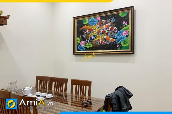 Hình ảnh Tranh vẽ sơn dầu cá chép hoa sen treo tường khu vực bàn ăn đẹp AmiA TSD 207