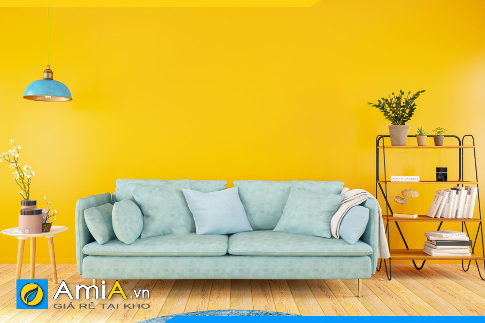sơn tường màu vàng kết hợp với sofa màu xanh nhạt